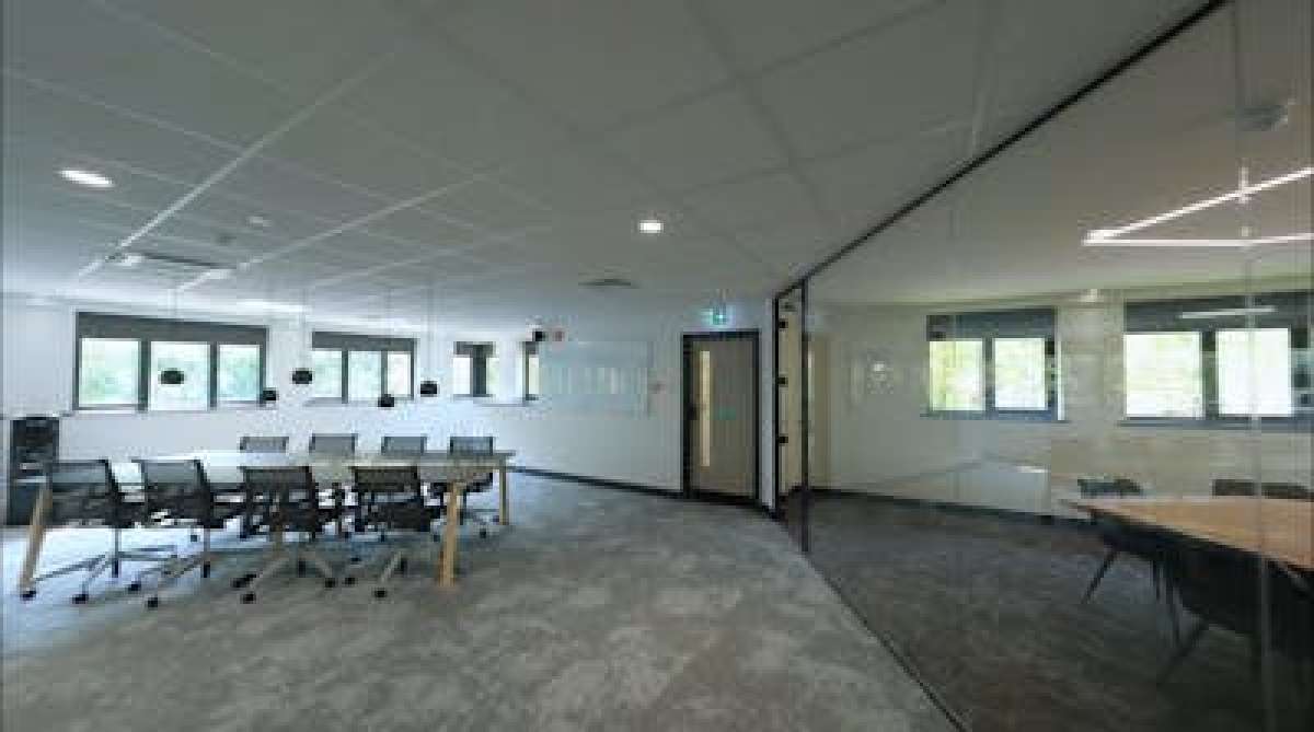 Office in Waterlooville - photo 4