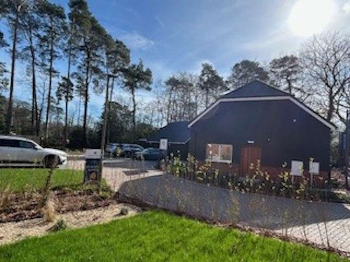 Office in Windlesham - photo 2