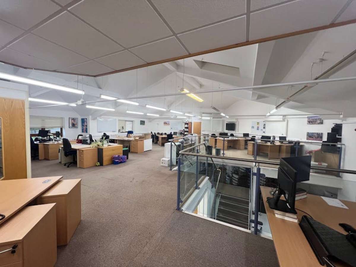 Office in Whaddon - photo 3