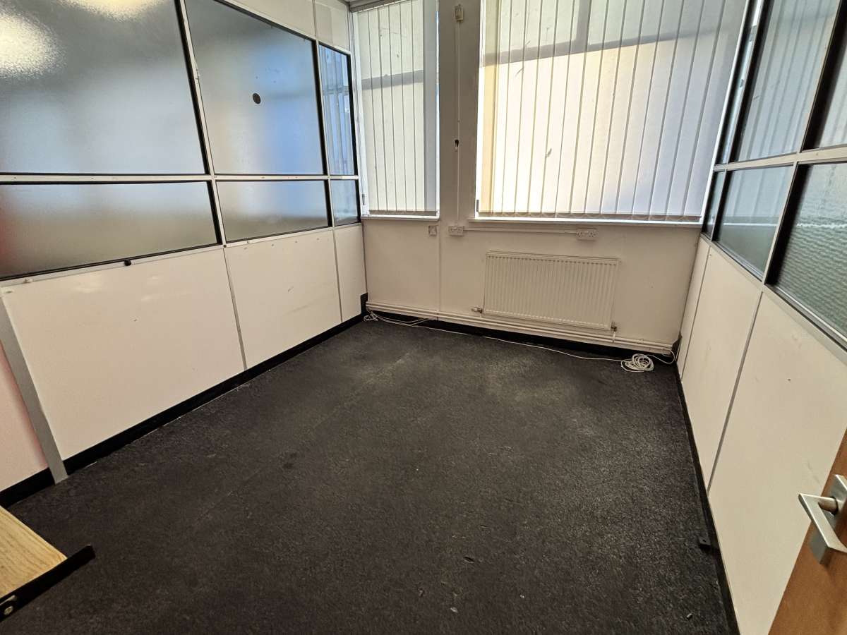 Office in Leicester - photo 3