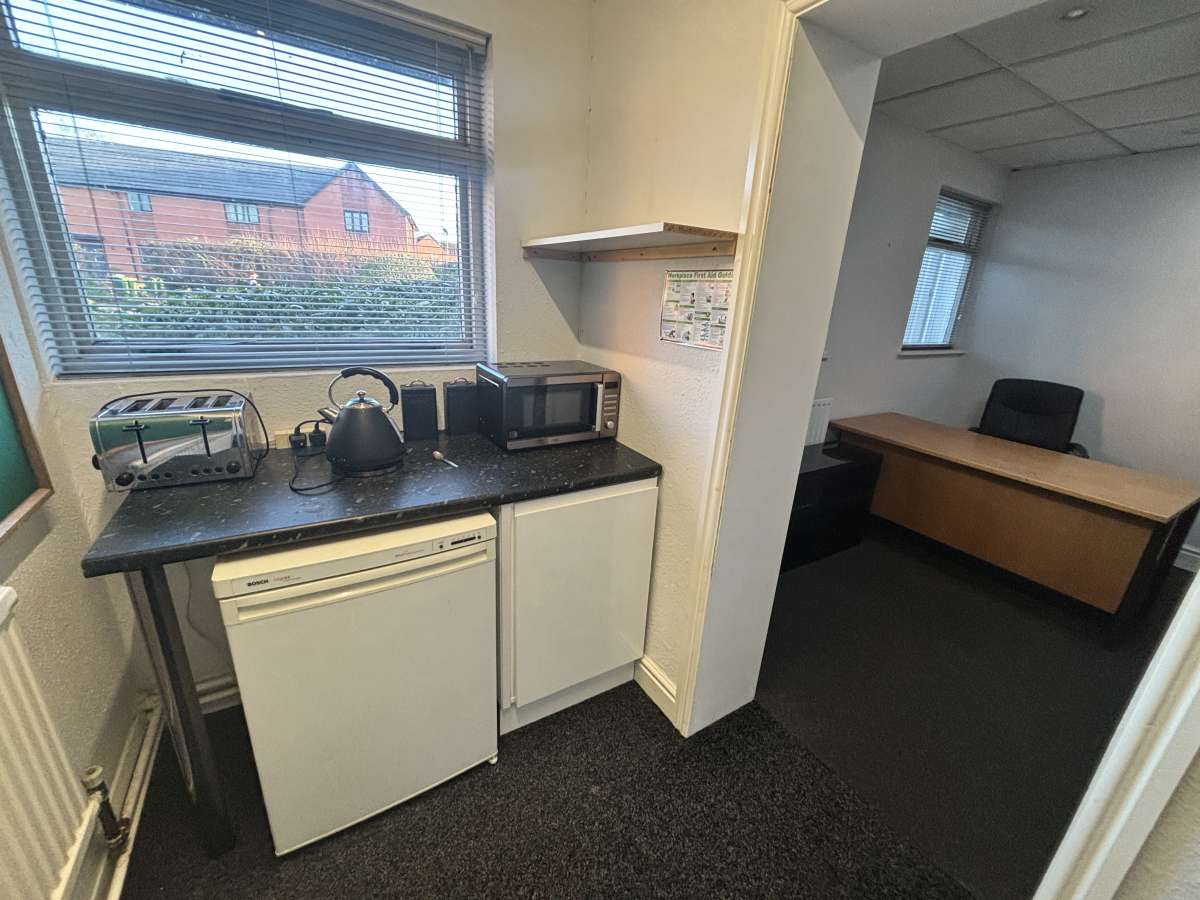 Office in Leicester - photo 3