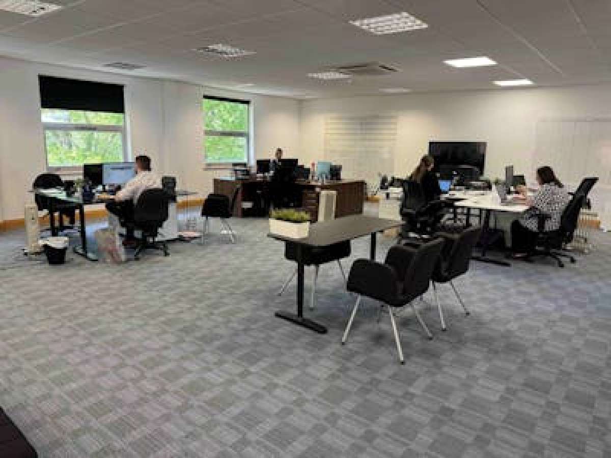 Office in Fareham - photo 4