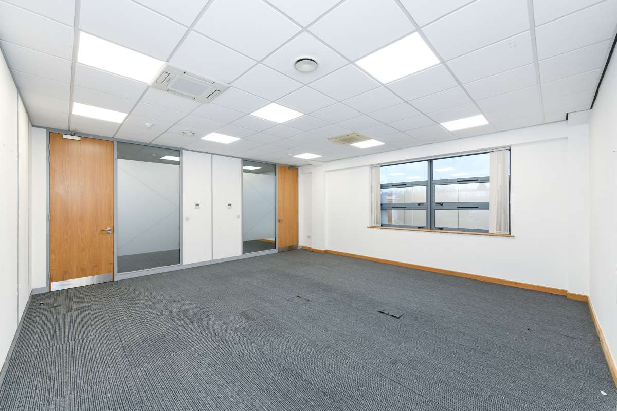 Office in Nottingham - photo 3