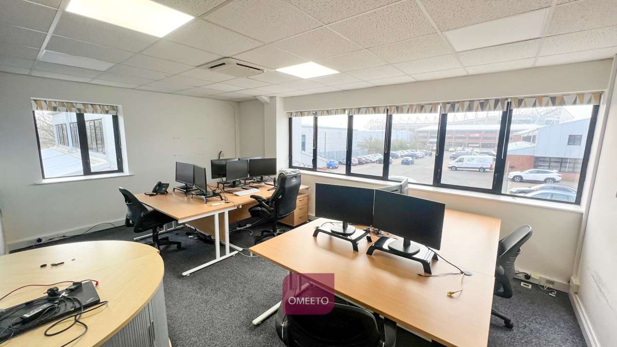 Office in Derby - photo 4