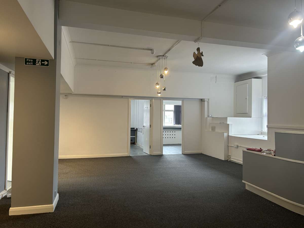 Office in Maidstone - photo 4