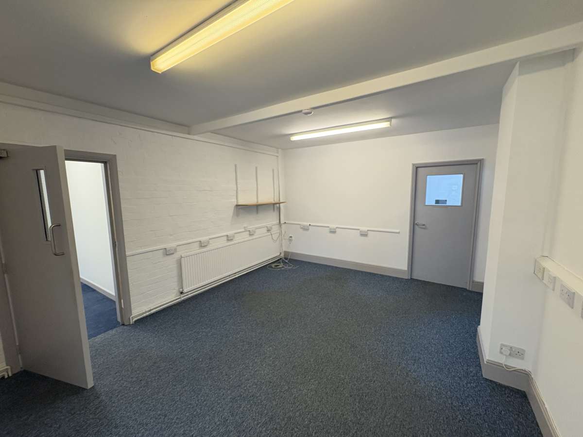 Office in Leicester - photo 3
