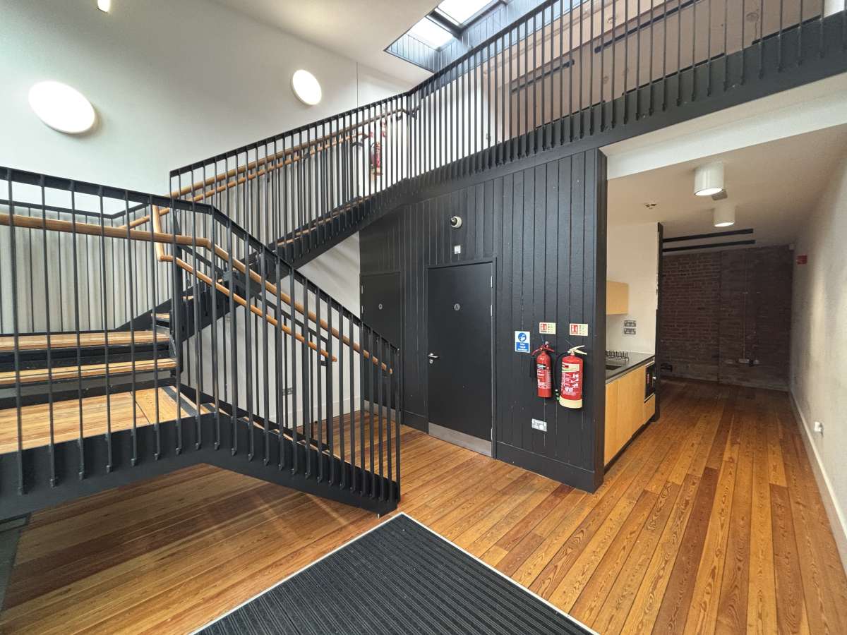 Office in Leicester - photo 2