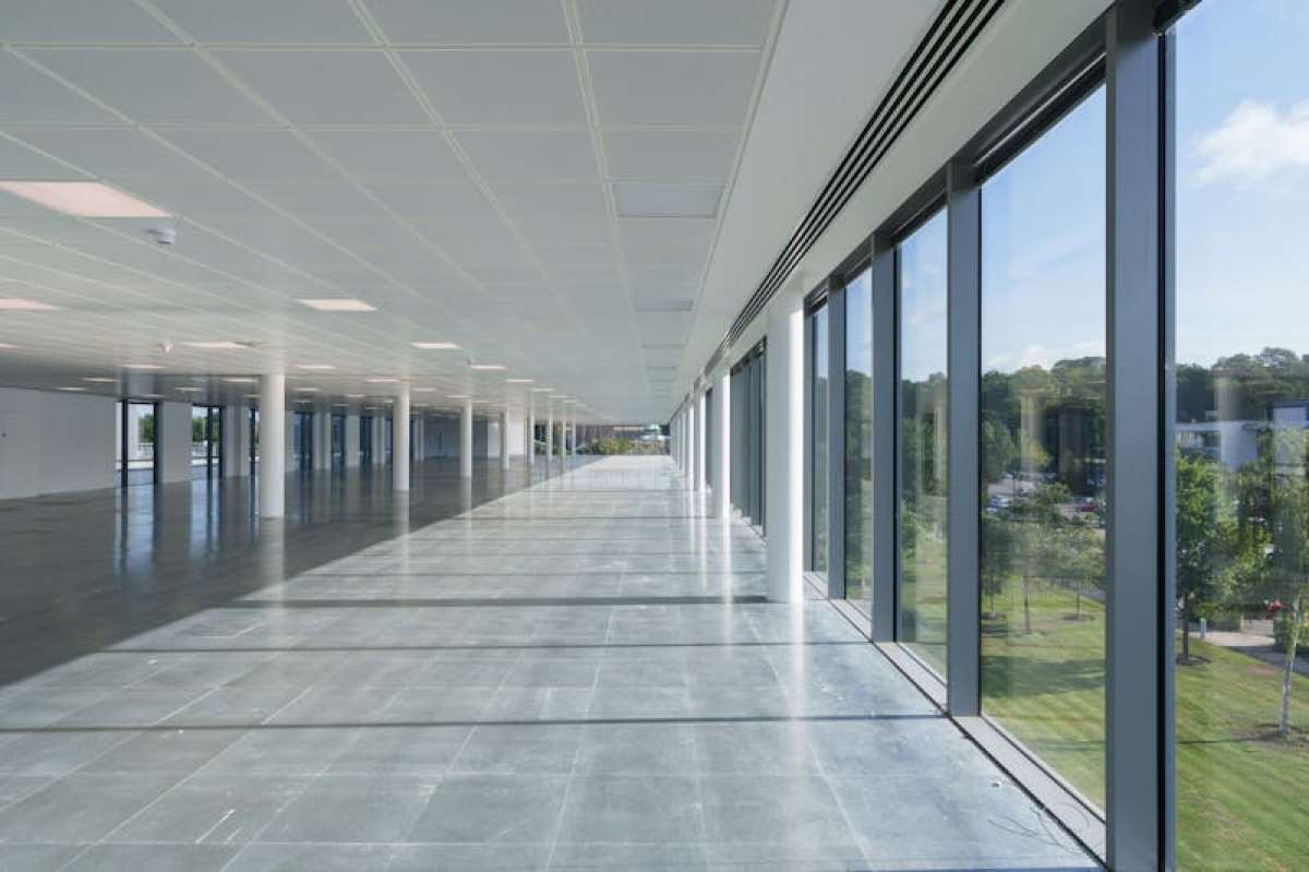 Office in Weybridge - photo 4