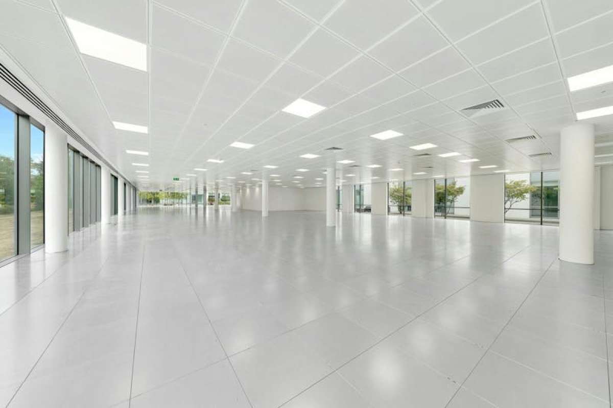 Office in Weybridge - photo 2