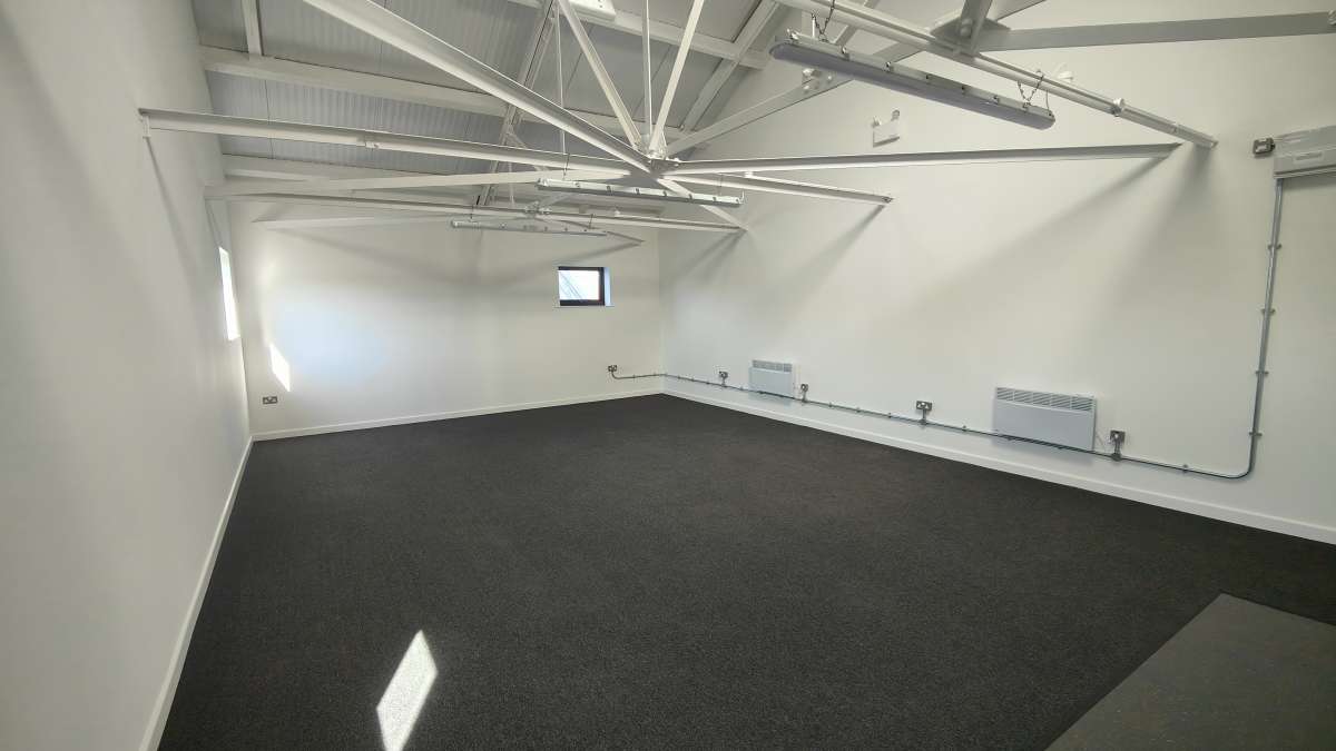 Office in Melksham - photo 3