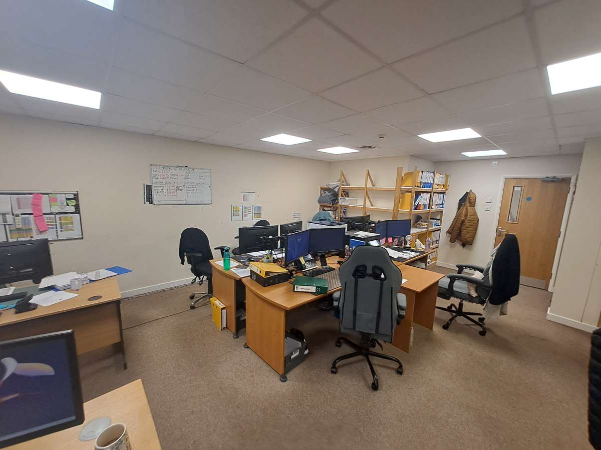 Office in Tamar View Industrial Estate - photo 2