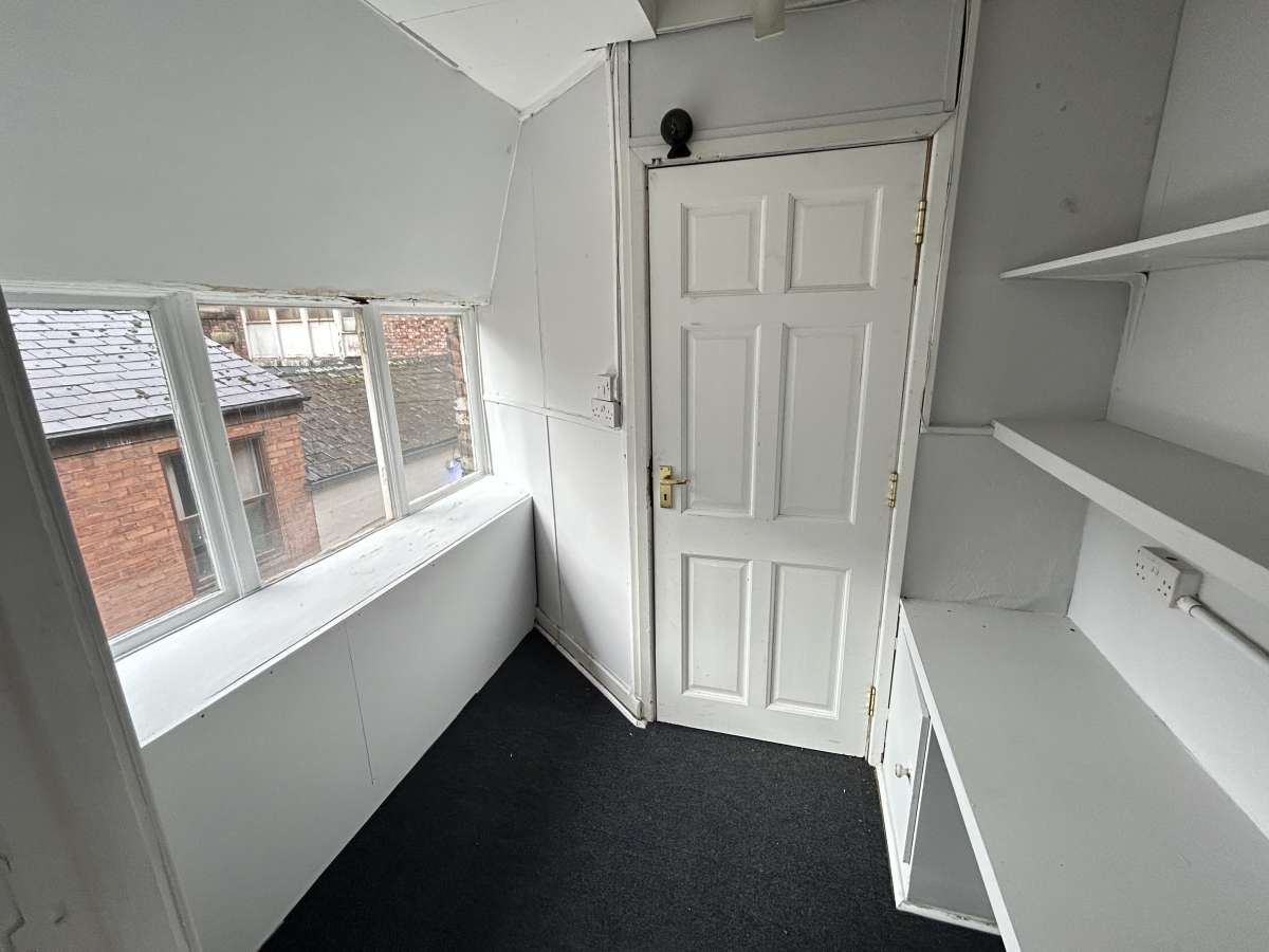Office in Salford - photo 2