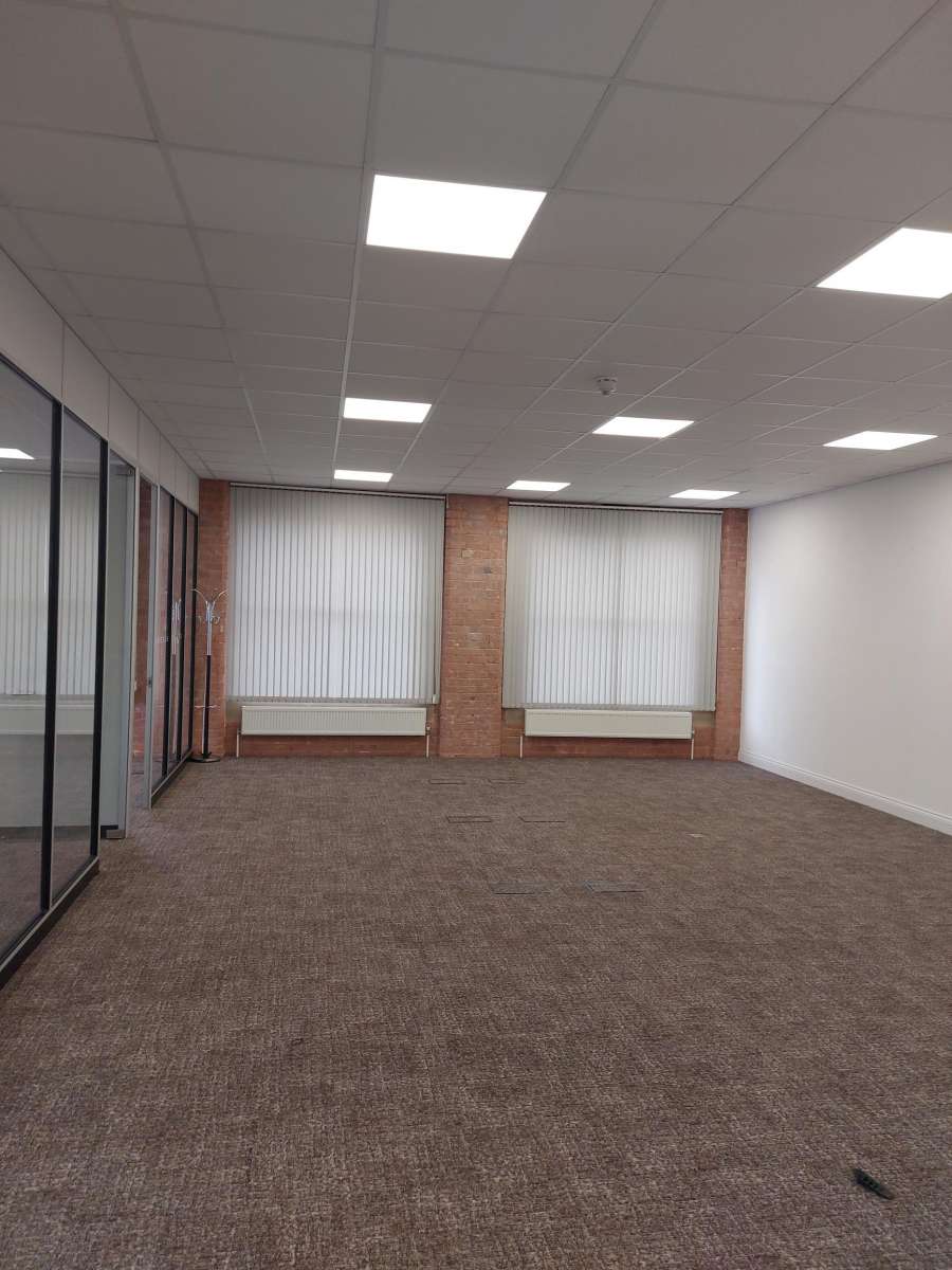 Office in Hinckley - photo 2