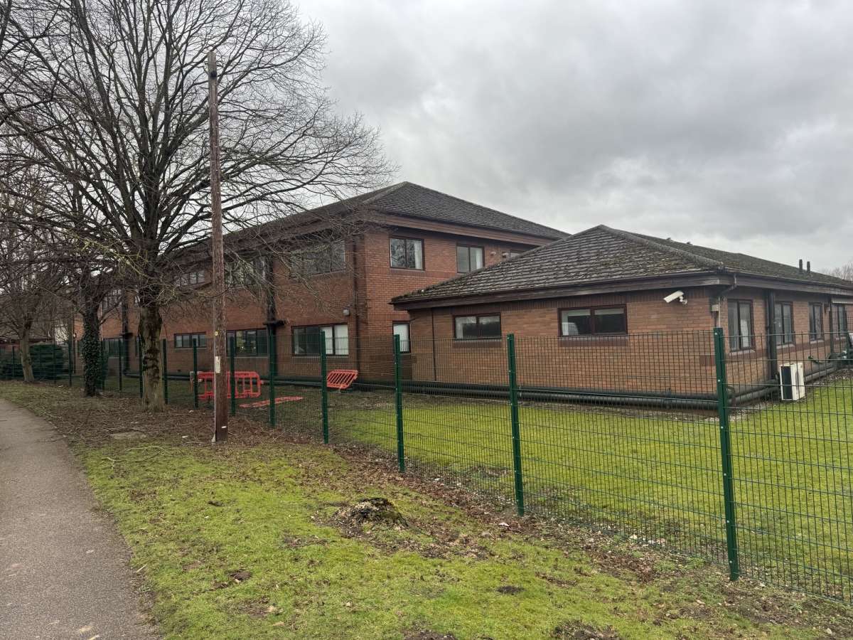 Office in Burton On Trent - photo 2