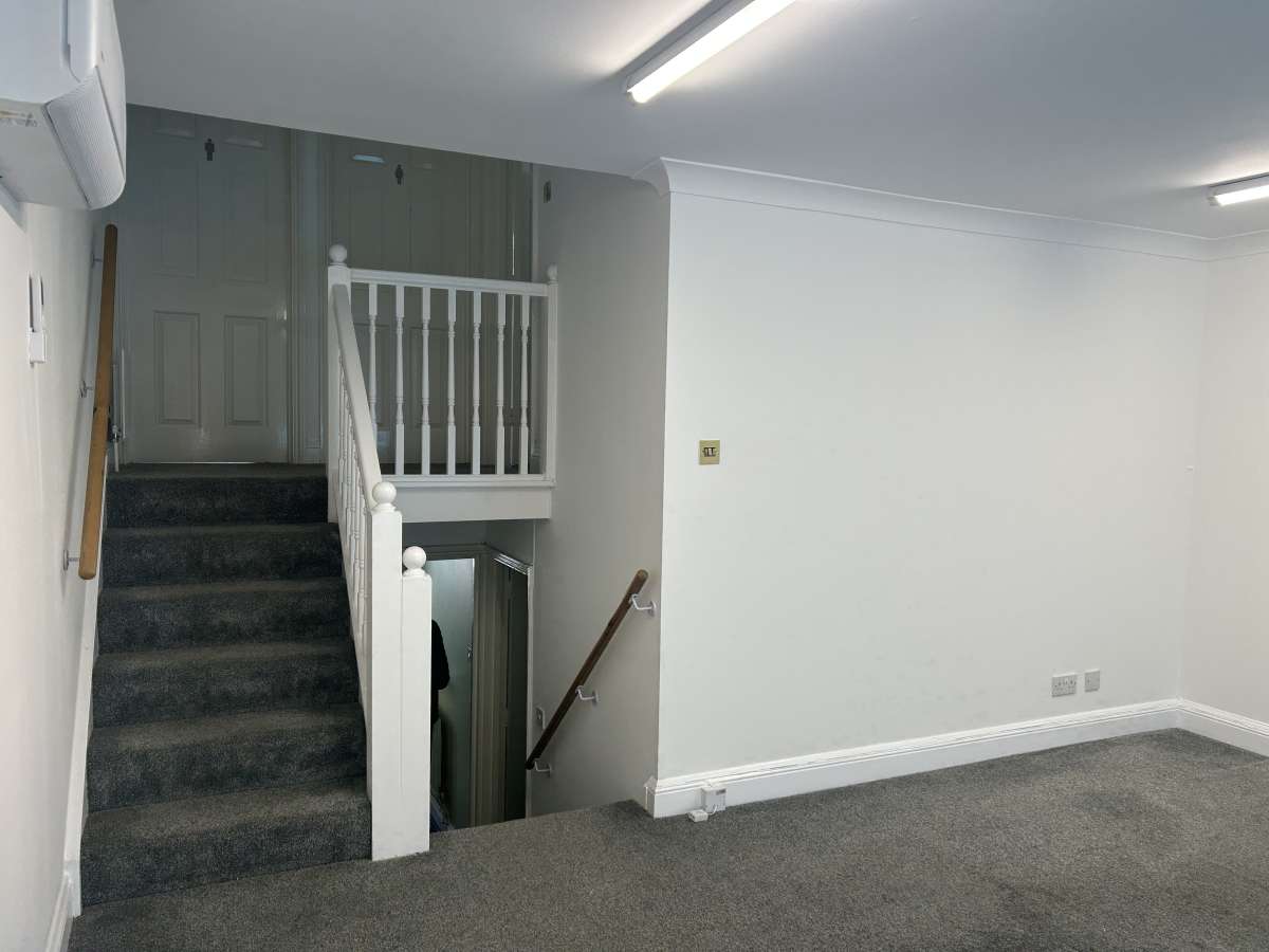 Office in Rainham - photo 4