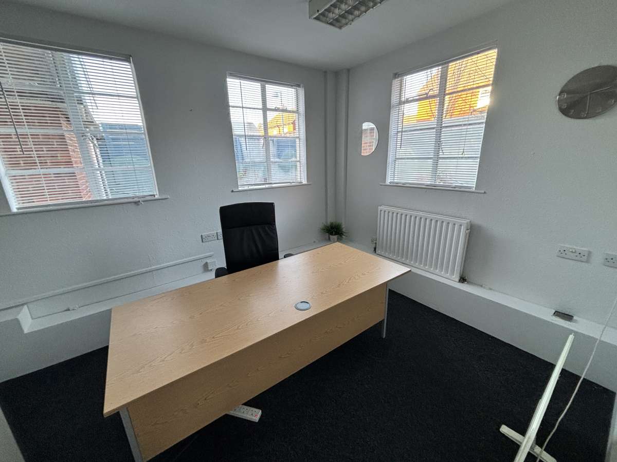Office in Whetstone - photo 4