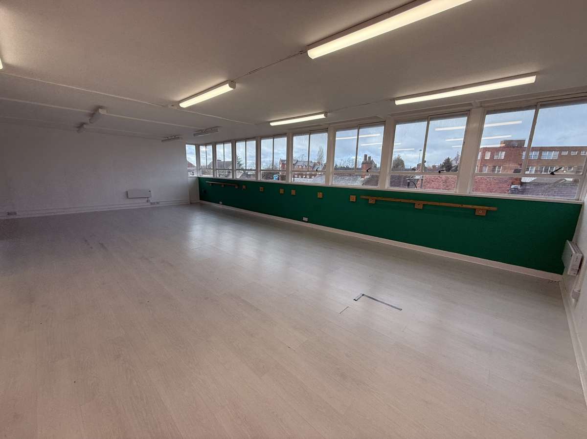 Office in Hinckley - photo 2