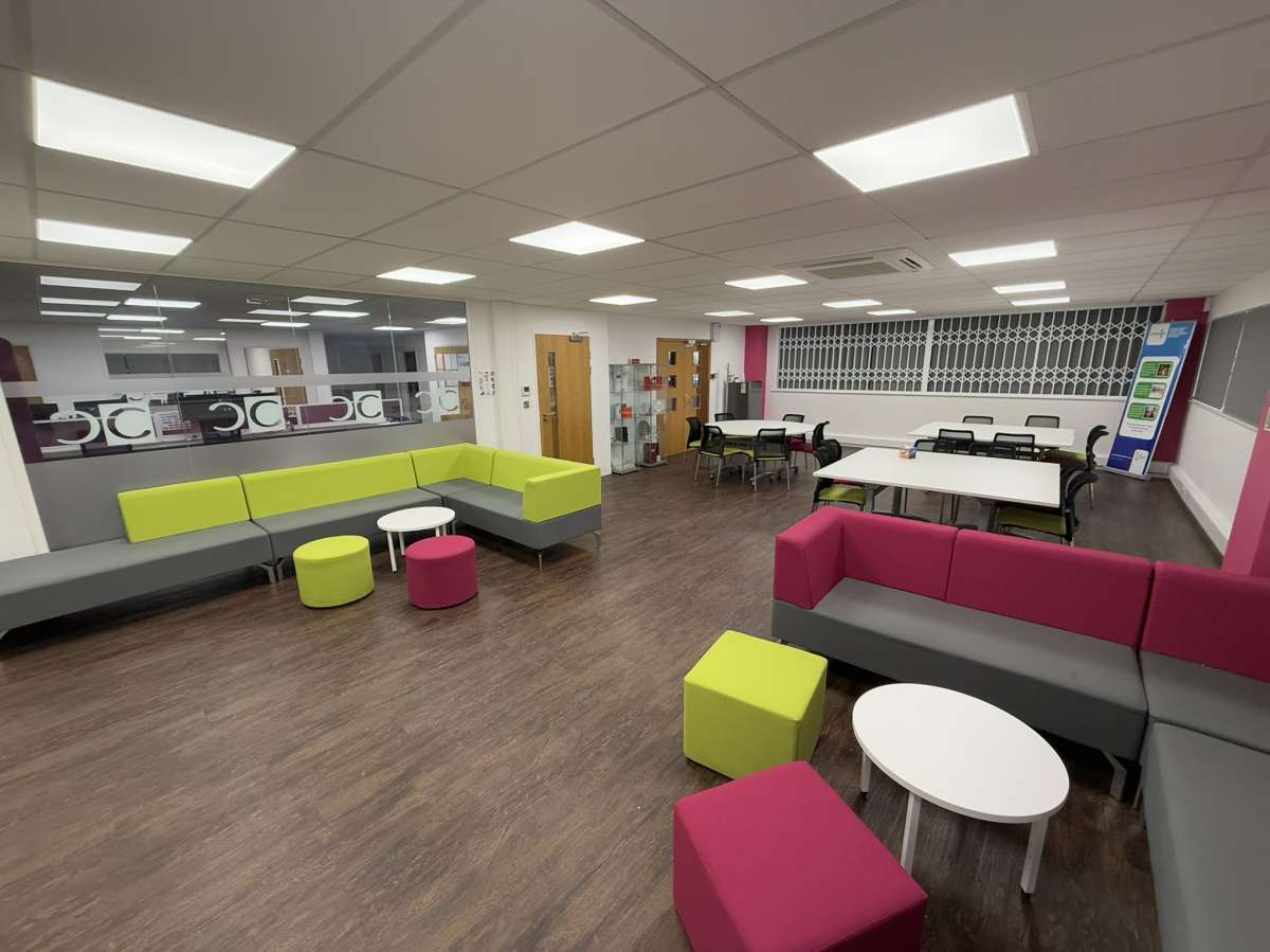 Office in Hinckley - photo 3