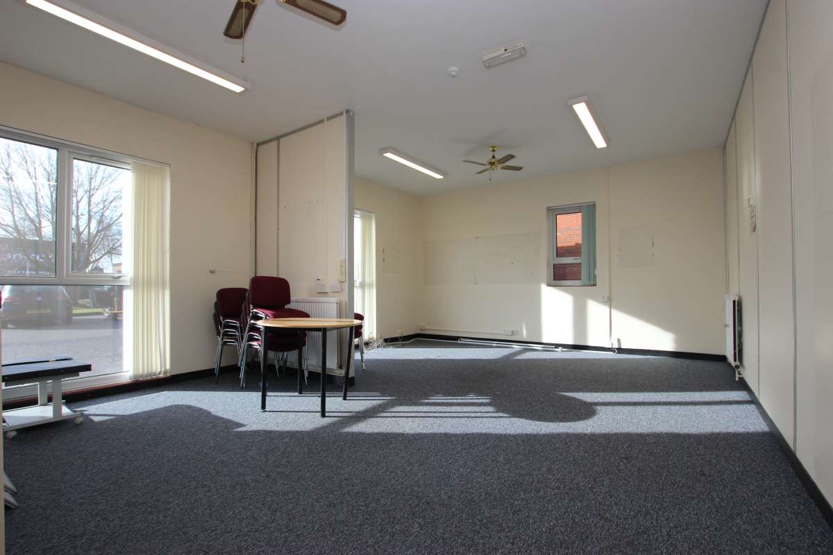 Office in Grantham - photo 3
