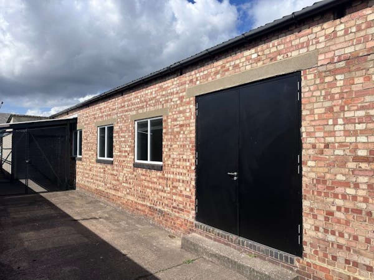 Office in Romford - photo 2