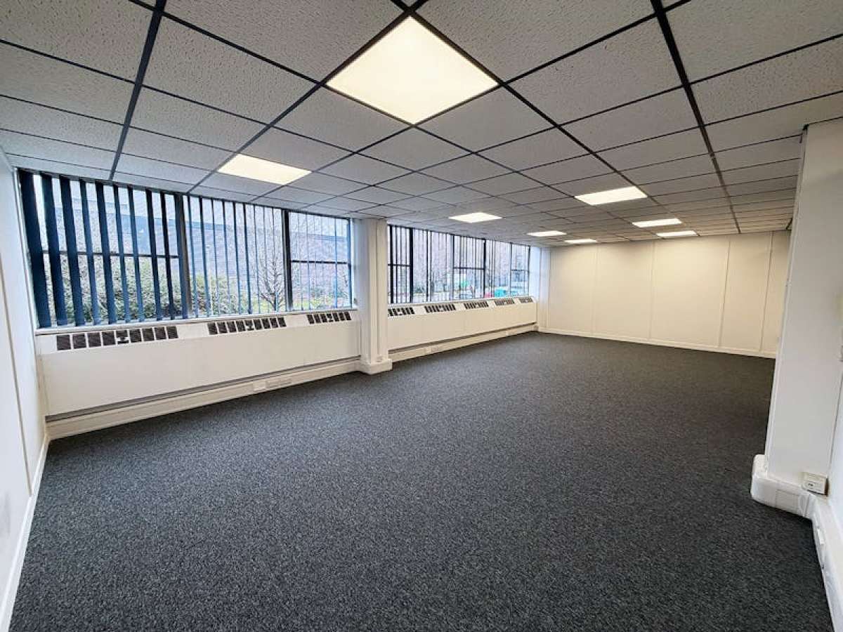 Office in Basingstoke - photo 3