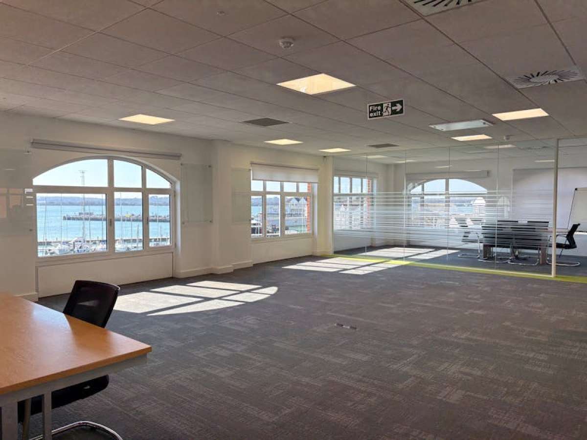 Office in Southampton - photo 2