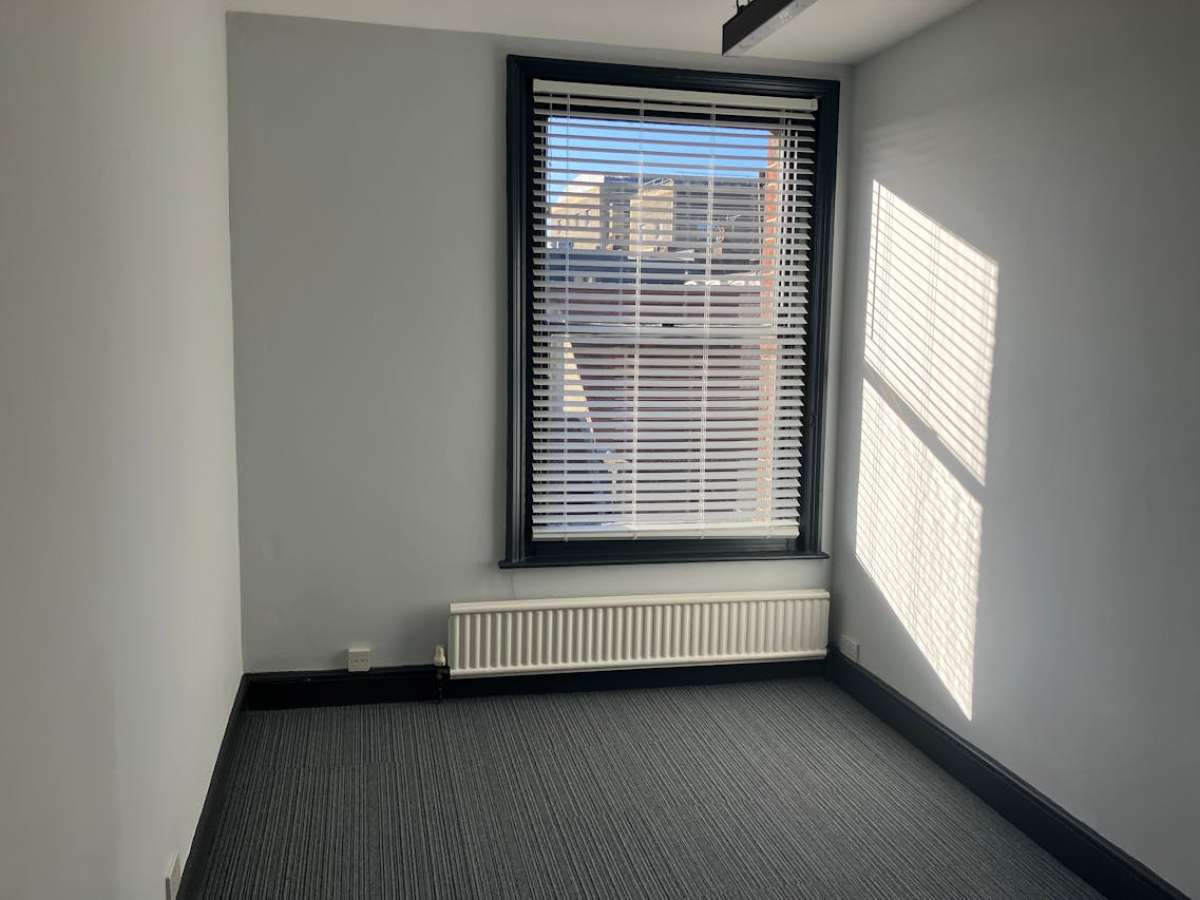 Office in Winchester - photo 4