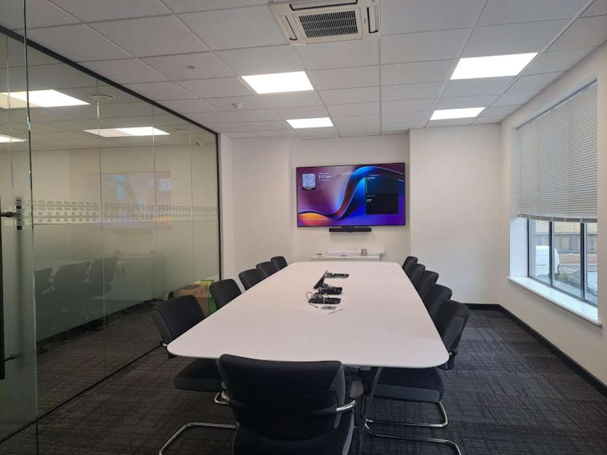 Office in Crawley - photo 3