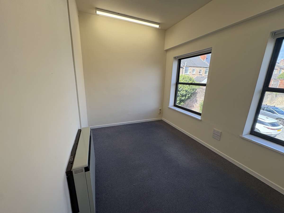 Office in Mansfield Woodhouse - photo 4