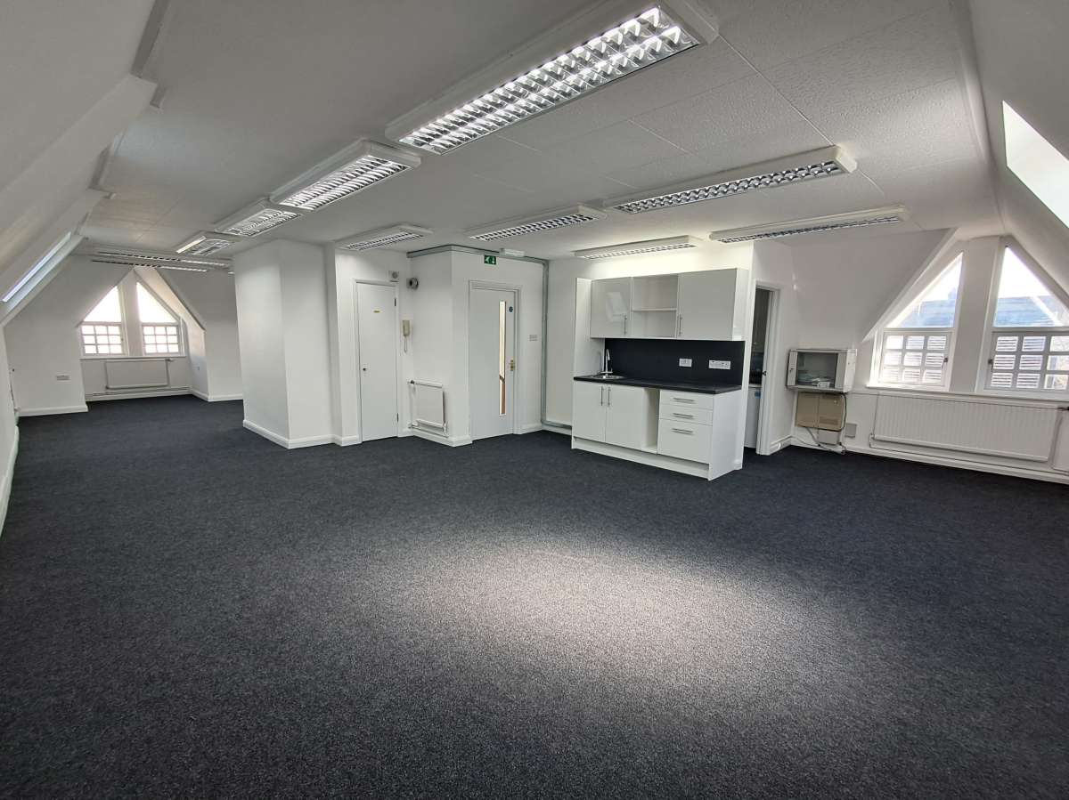 Office in Croydon - photo 2