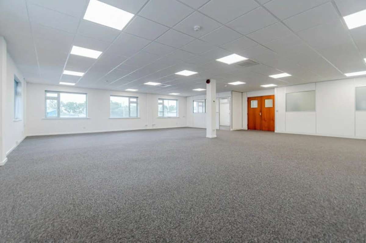 Office in Wimborne - photo 2