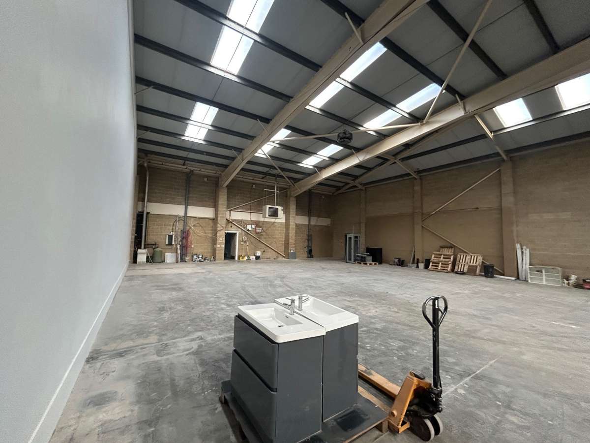 Industrial Unit in Chessington - photo 3