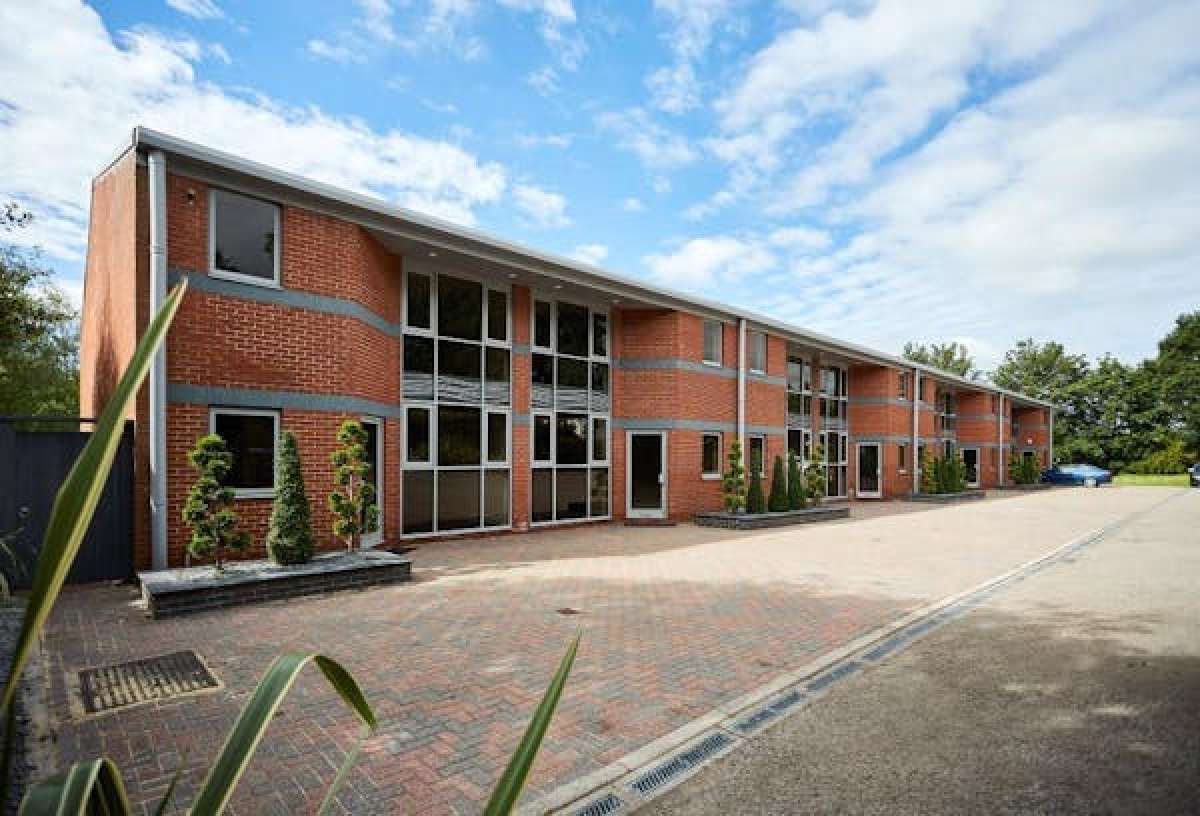 Office in Northwich - photo 2