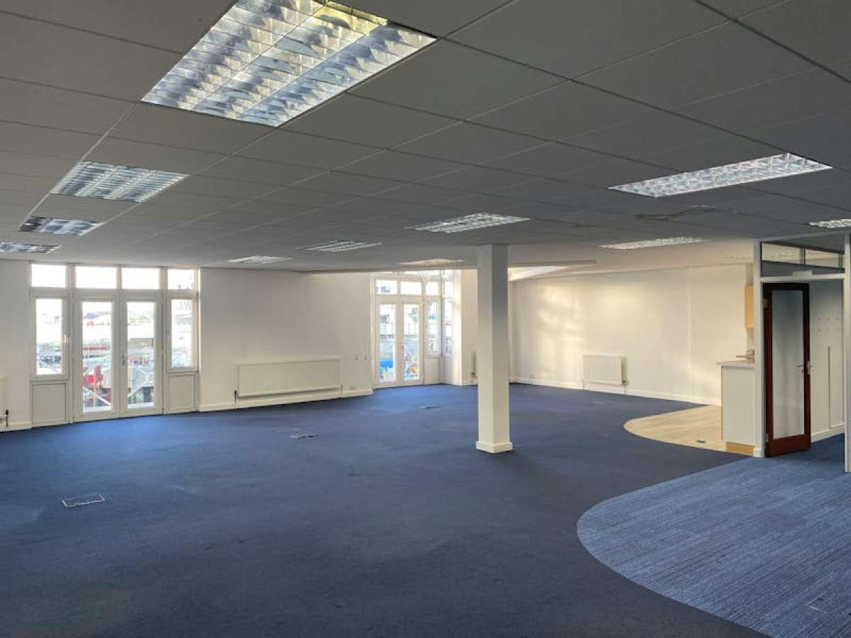 Office in Southampton - photo 2