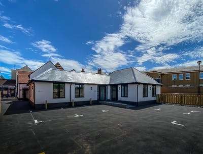 Office in Chertsey - photo 3