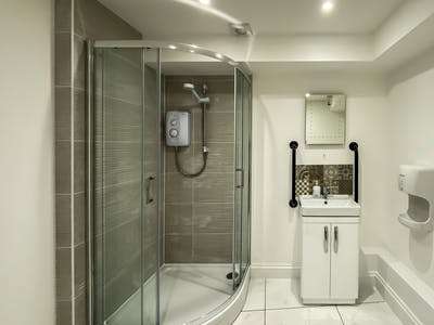 Office in Chertsey - photo 4