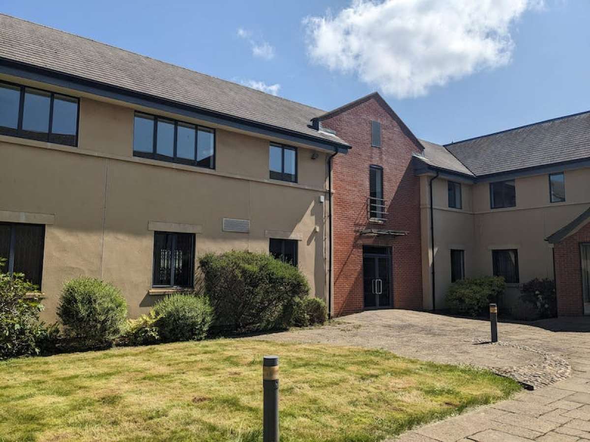 Office in Swindon - photo 3