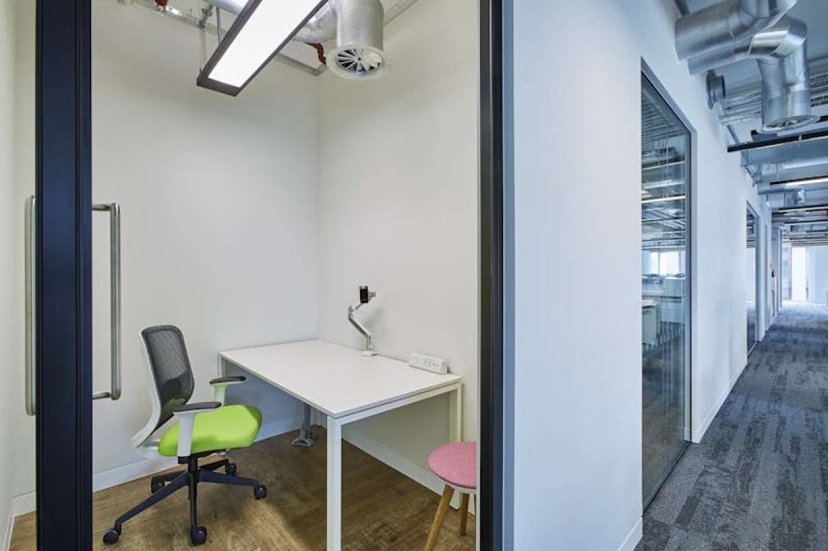 Office in Reading - photo 4