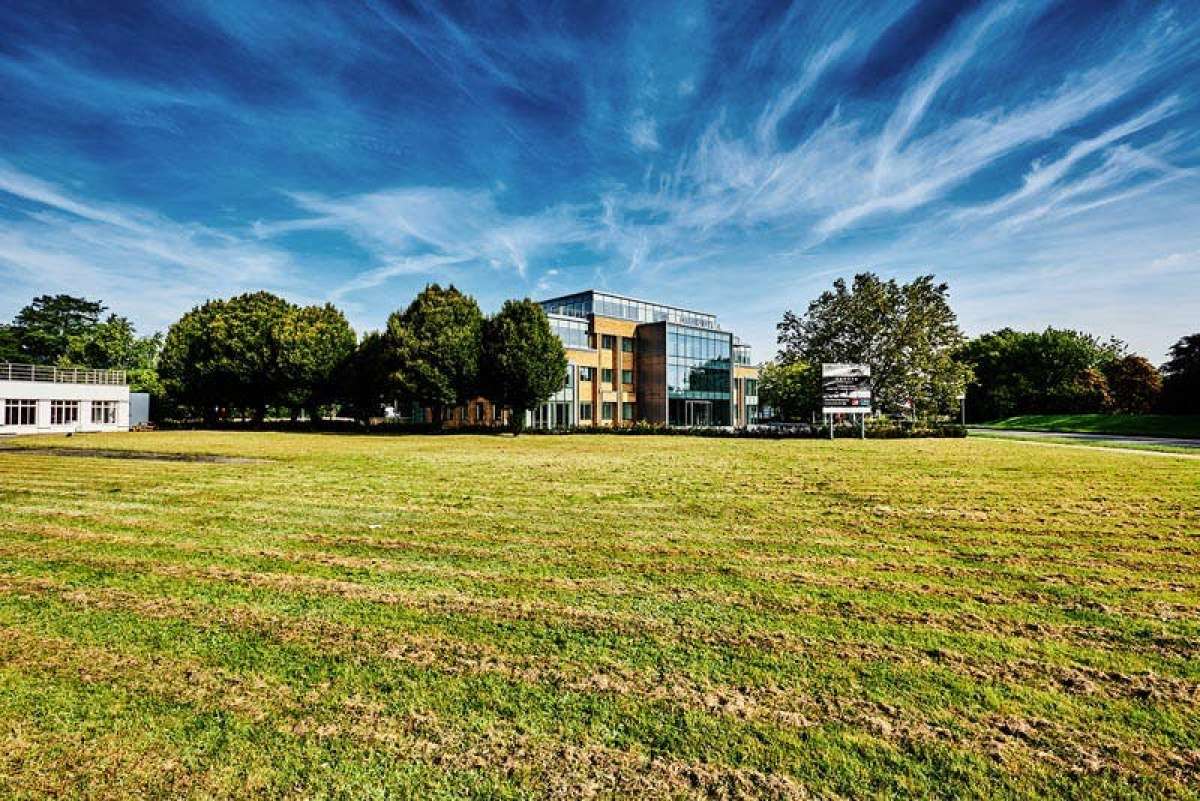 Office in Weybridge - photo 4