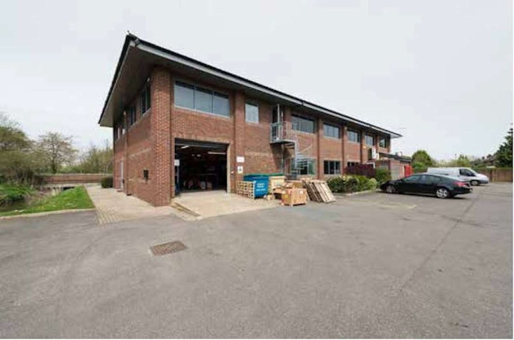 Office in Chertsey - photo 4