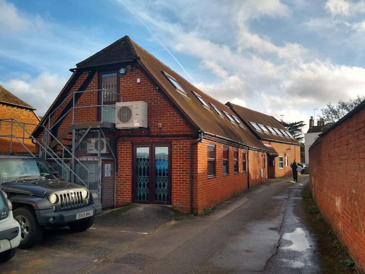 Office in Woking - photo 2