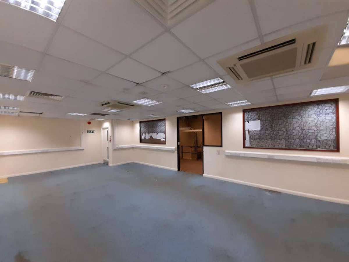 Office in Basingstoke - photo 3