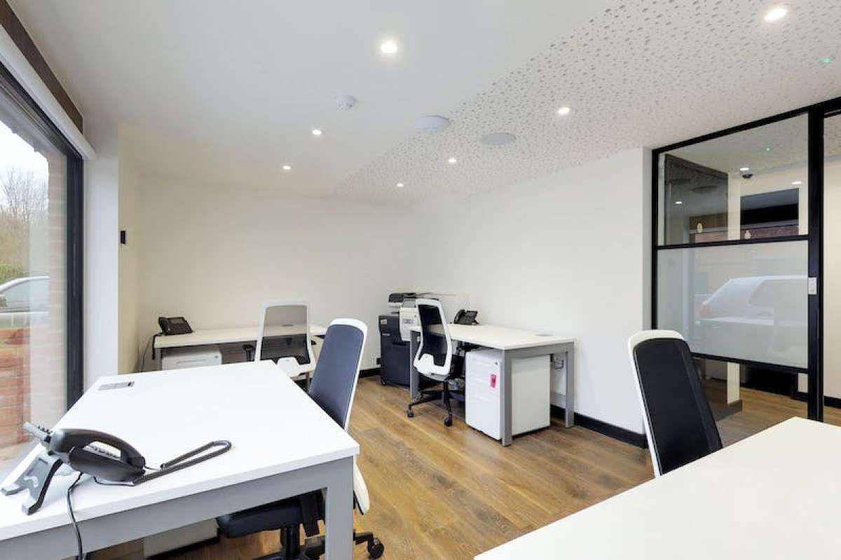 Office in Cobham - photo 3