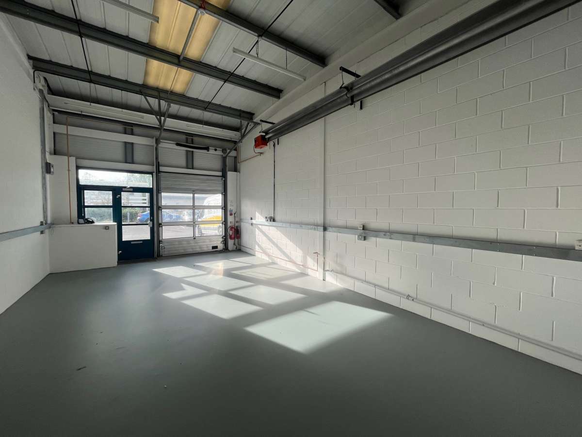 Office in Havant - photo 2