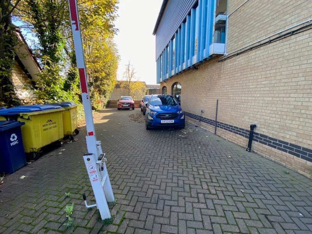 Office in Huntingdon - photo 3