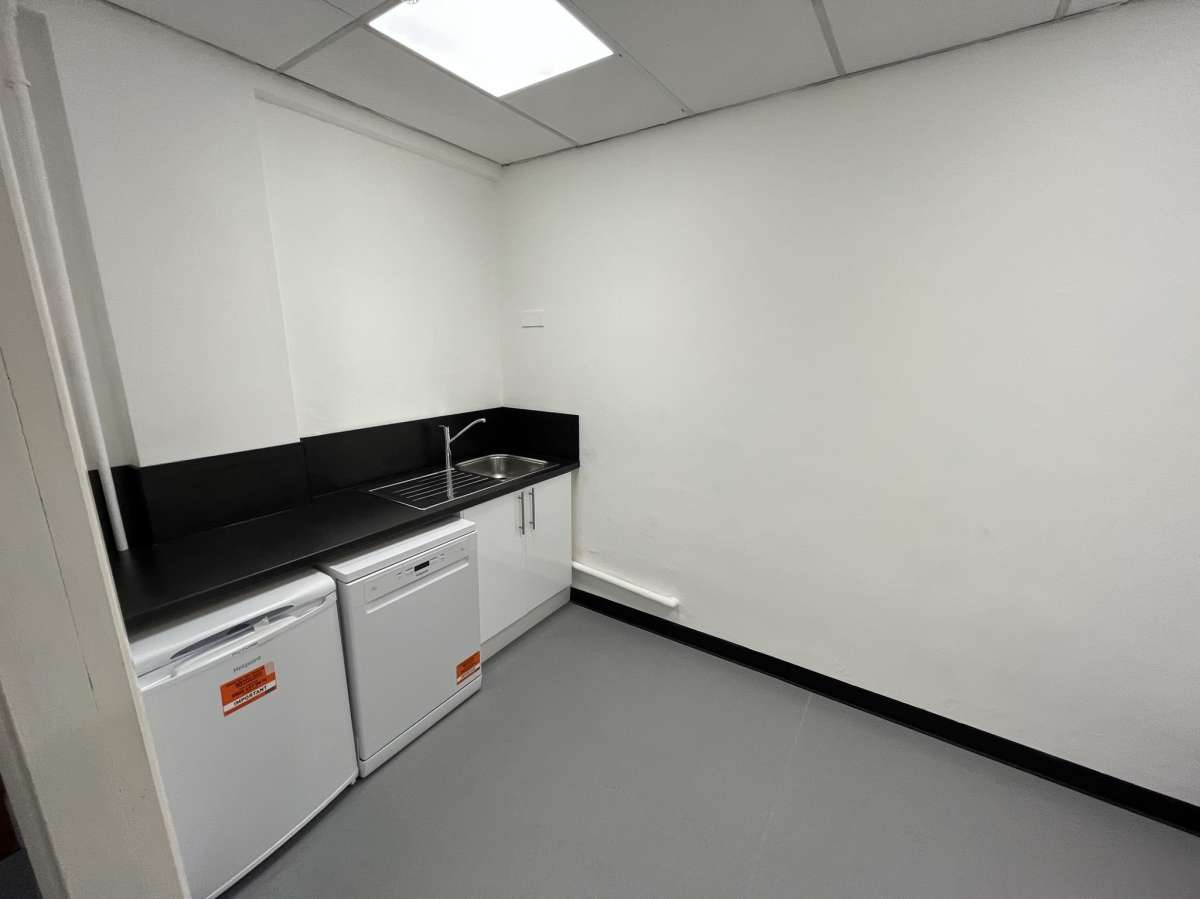 Office in Lincoln - photo 4