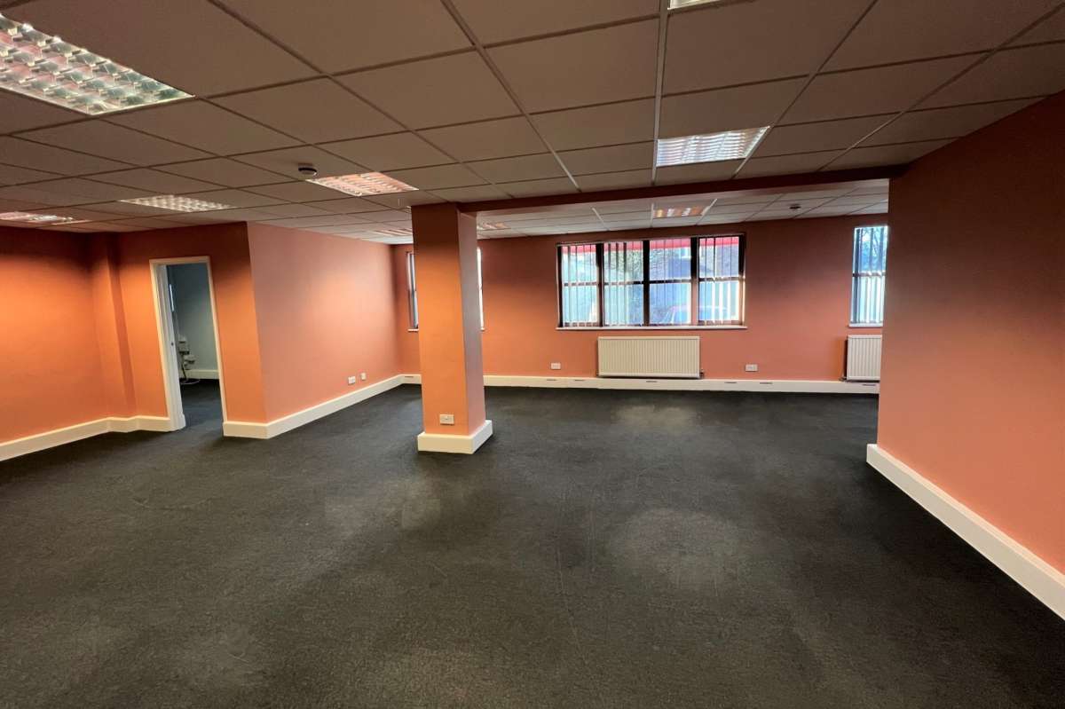 Office in Witham - photo 4