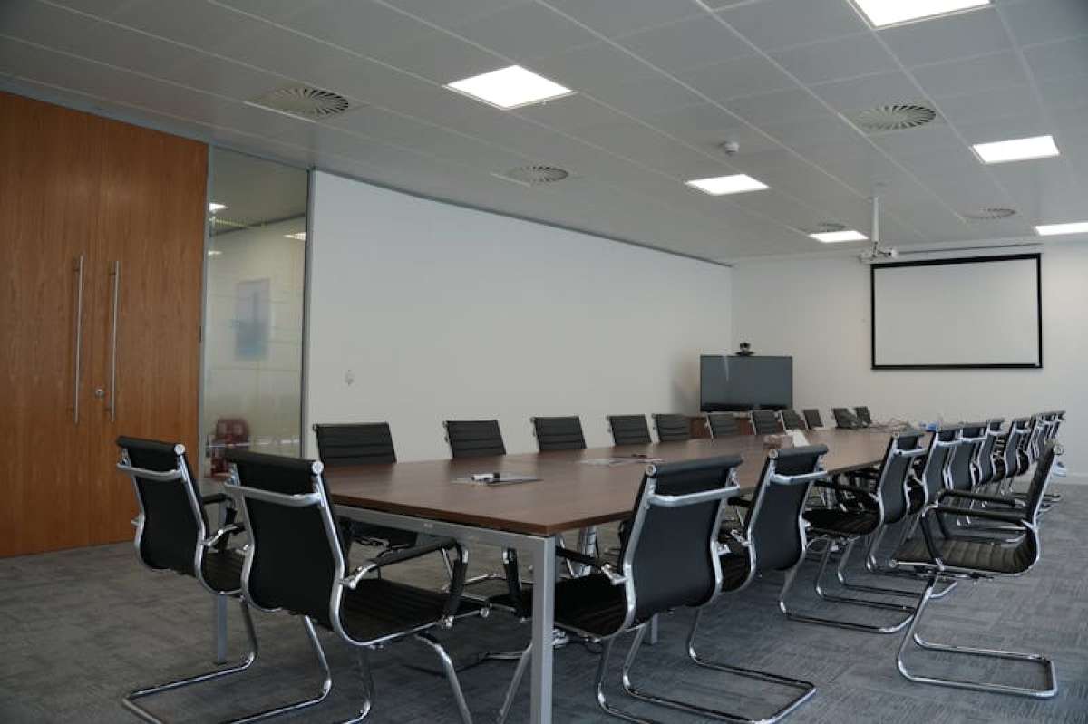 Office in Slough - photo 3