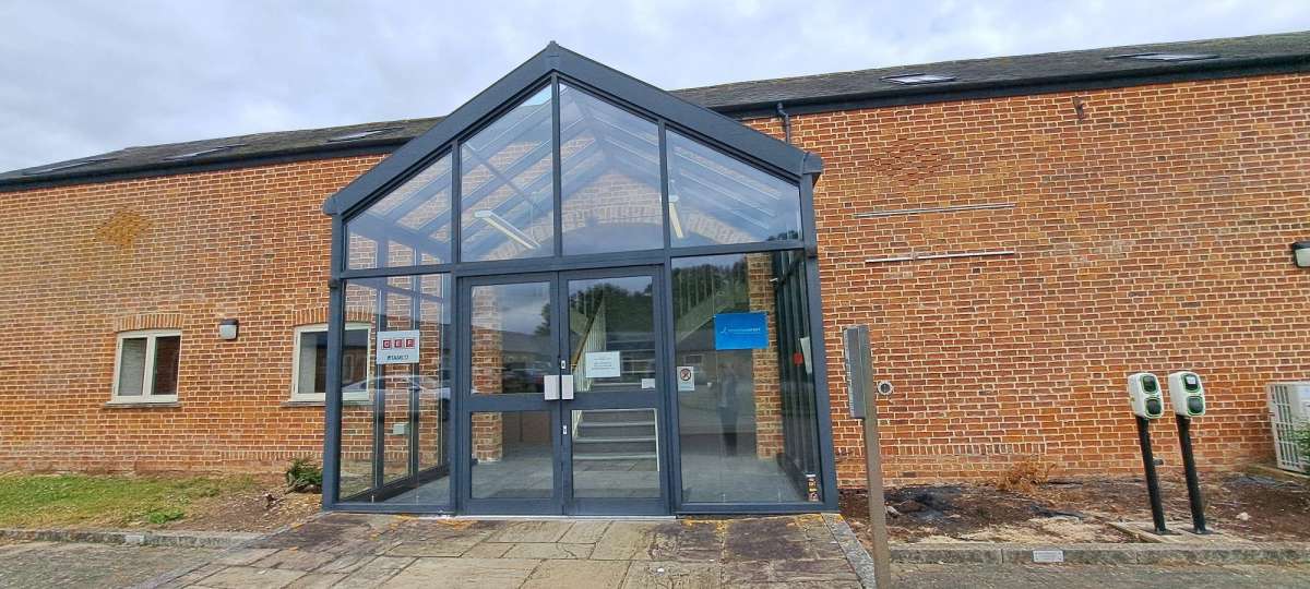 Office in Newport Pagnell - photo 3