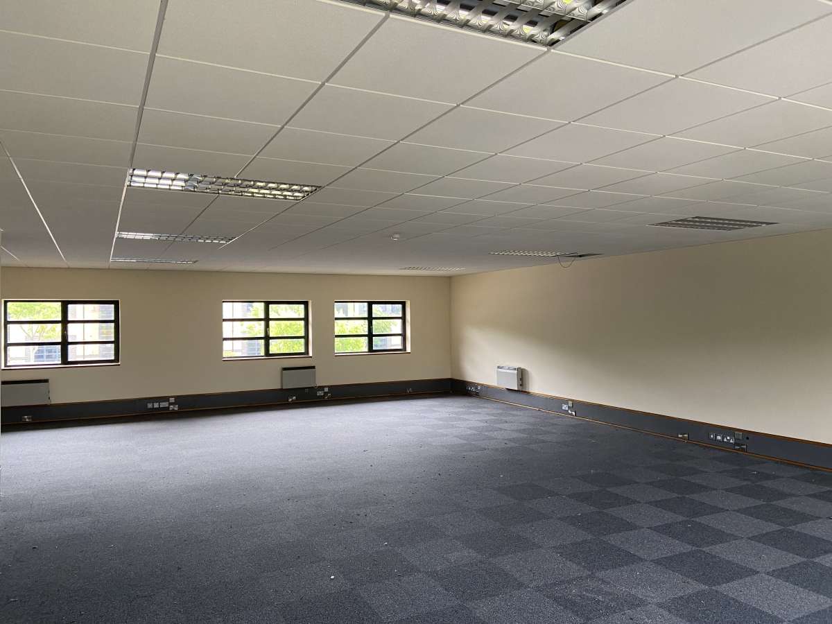 Office in Fareham - photo 4